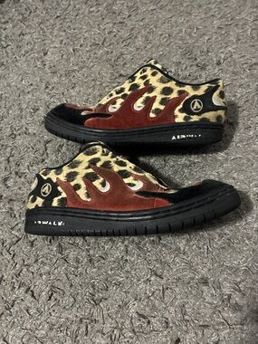 Vintage 90s airwalk scoach